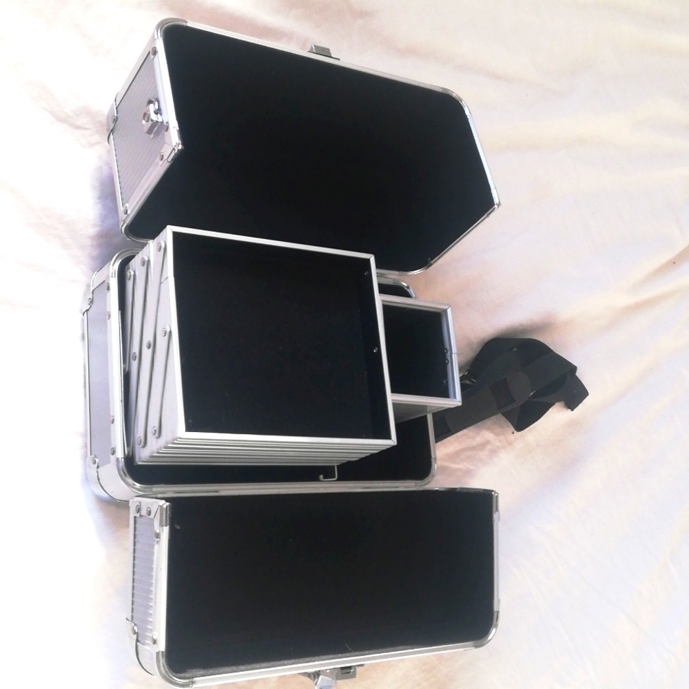 Small Makeup Traincase or Cosmetic Organizer